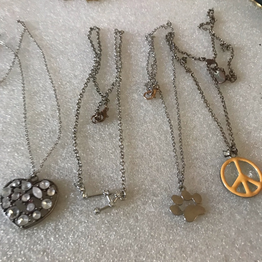 Lot of 4 necklace